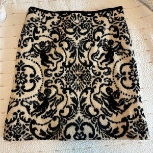 Chic Black and Cream Patterned Pencil Skirt